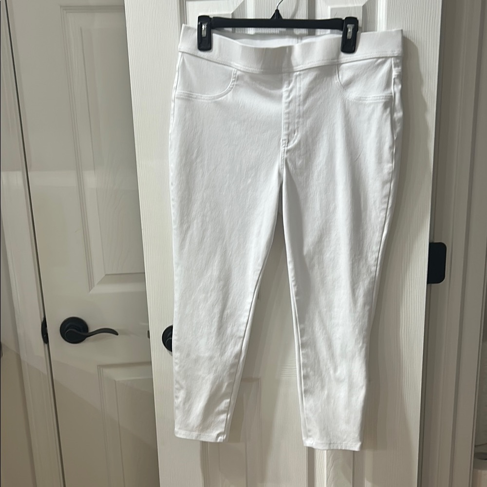 Juniors extra large, white caprice